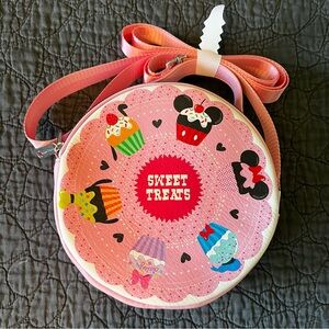 NWT Mickey Shaped Snacks Buckle-Down crossbody bag Disney Cupcakes
